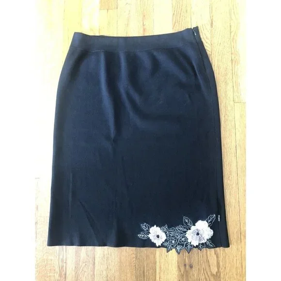 BCBG Womens Size Large Black Stretch Skirt Floral Embroidered Hem - Picture 1 of 5
